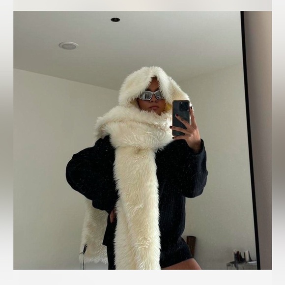 Balenciaga White Hood Scarf - one size - NWT - Picture 1 of 16